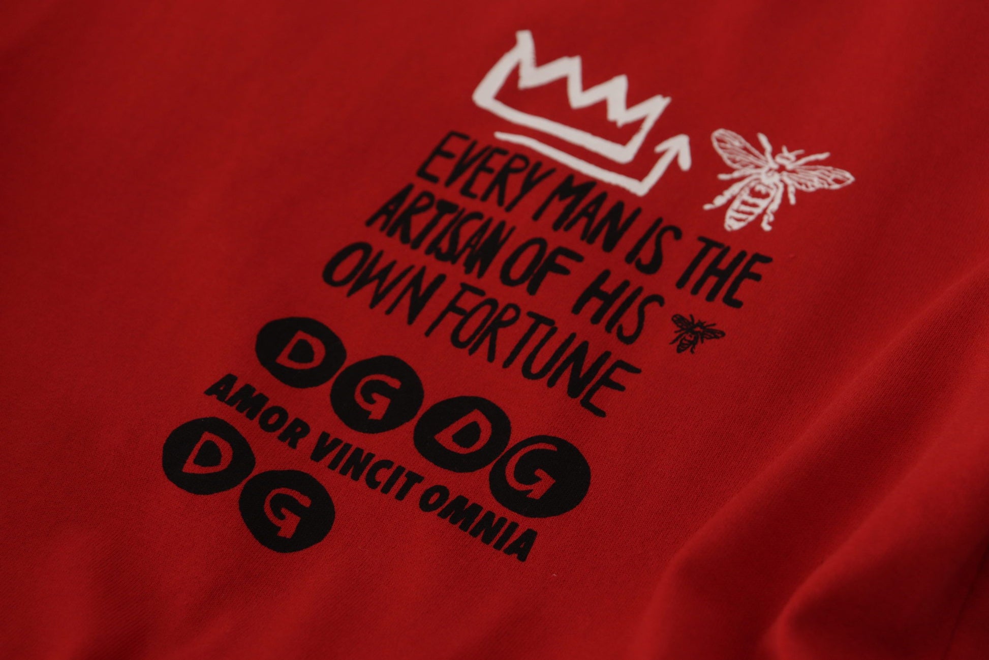 Dolce & Gabbana Red Amor Vincit Omnia Crewneck T-shirt - Whispers Of Wisdom Clothing