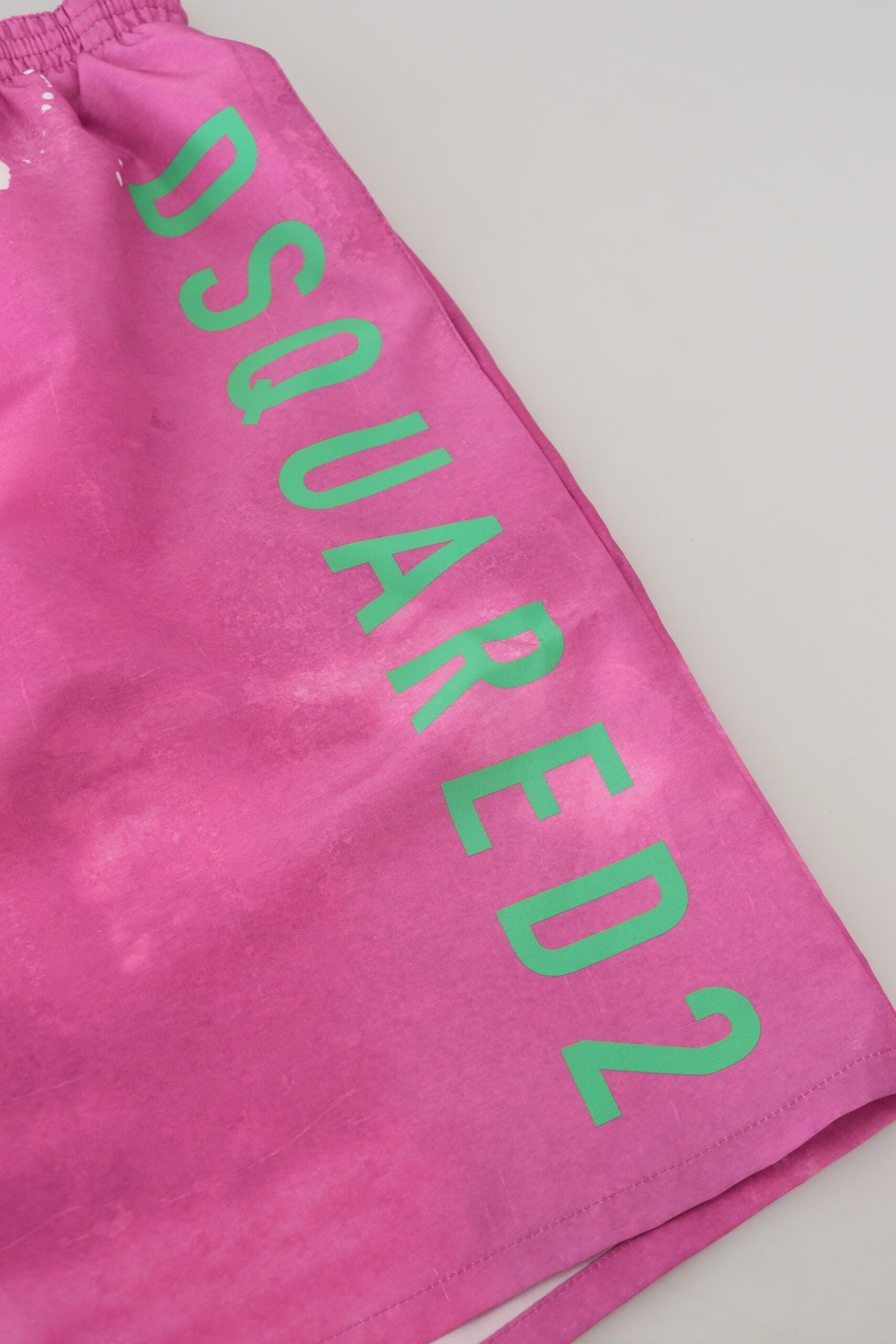شورتات سباحة رجالية من Dsquared² بشعار مصبوغ باللون الوردي