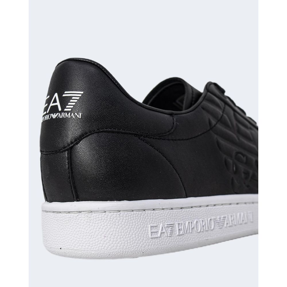 حذاء رياضي EA7 Emporio Armani باللونين الأبيض والأسود من البولي إيثيلين