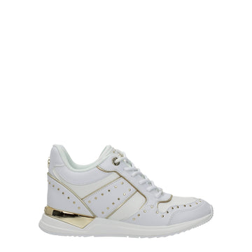 حذاء رياضي من البولي إيثيلين باللون الأبيض من Guess