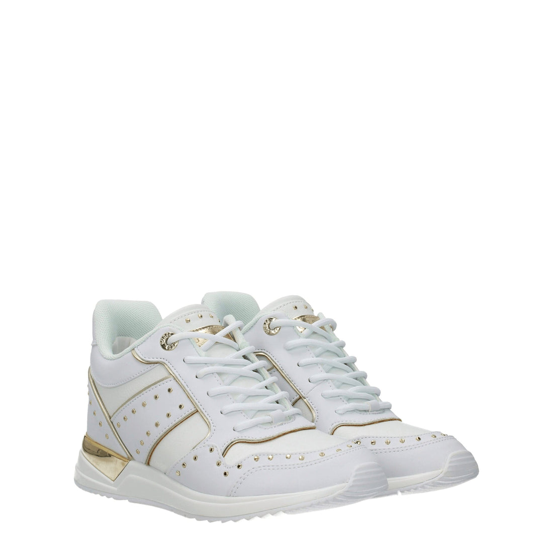 حذاء رياضي من البولي إيثيلين باللون الأبيض من Guess