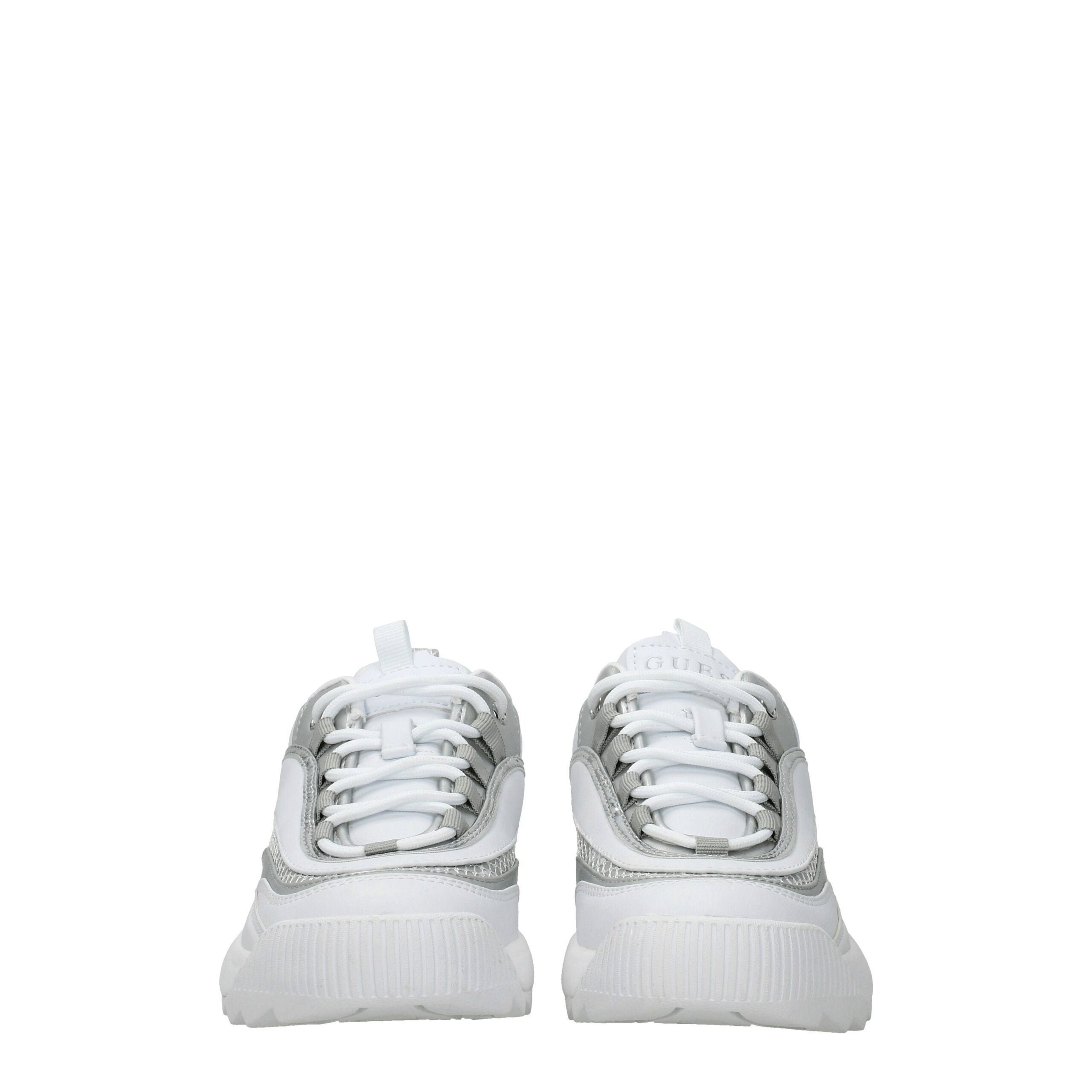 حذاء رياضي أبيض من البولي إيثيلين السميك من Guess