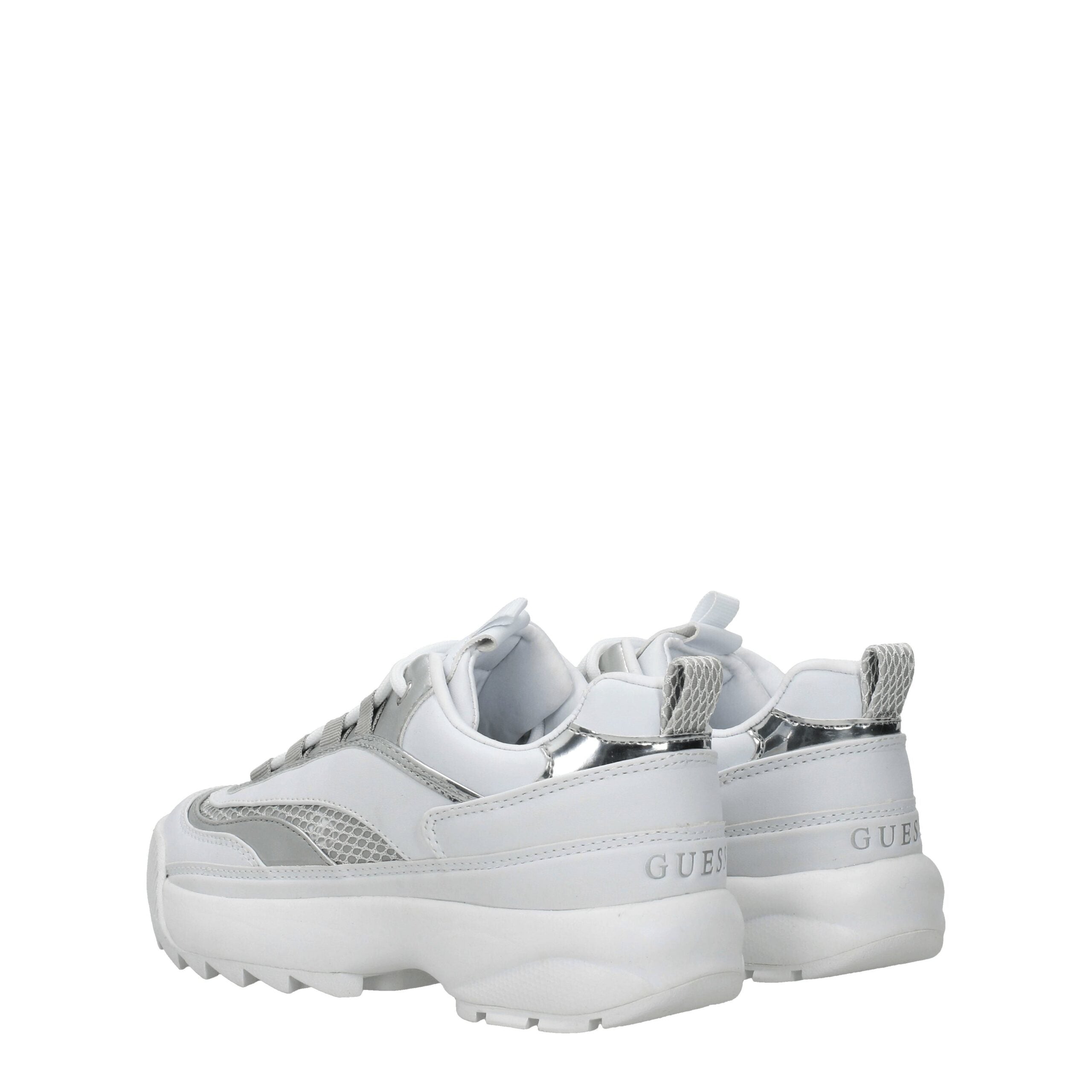 حذاء رياضي أبيض من البولي إيثيلين السميك من Guess